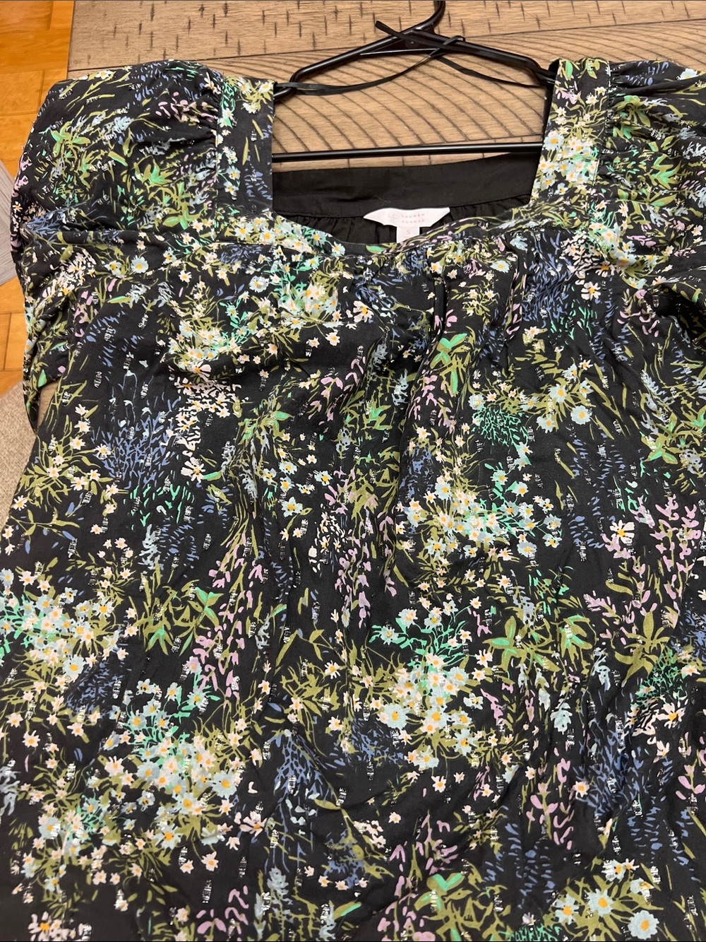 Black Floral with subtle silver embellishments Puff Sleeve Top Size Sm